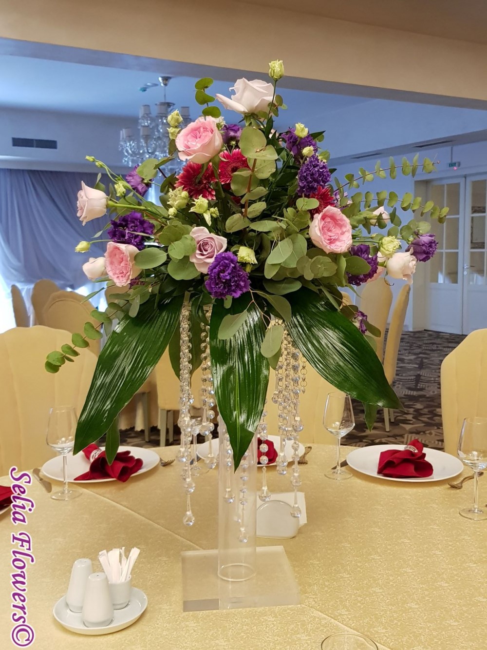 Aranjamentele florale pentru mesele invitaților