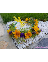 Coronita cu flori de galbenele si limonium 20190607_155658