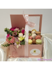 Flori si macarons a_2147358426